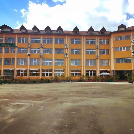 Hotel Dinastia Piteşti Eksteriør bilde