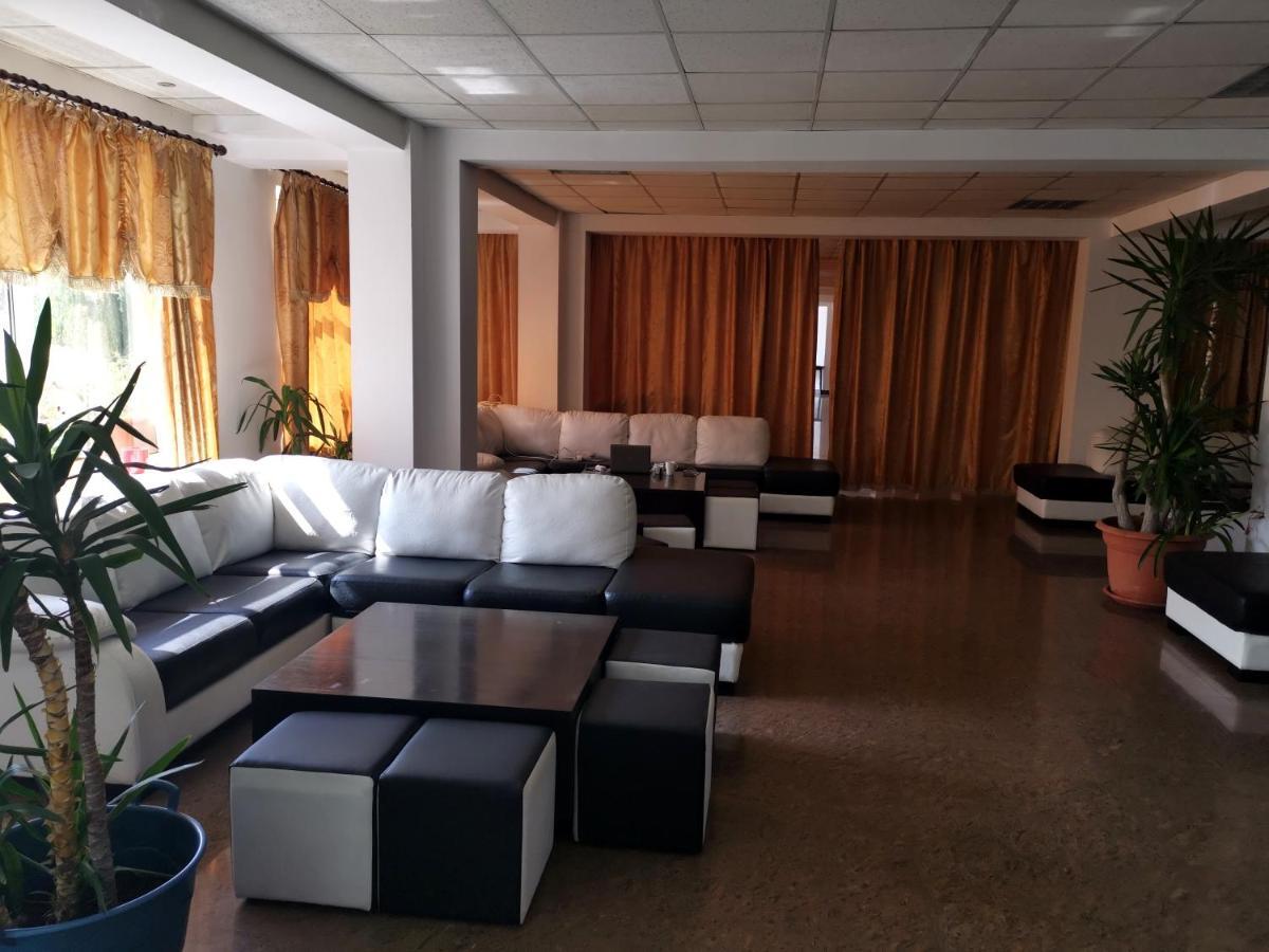 Hotel Dinastia Piteşti Eksteriør bilde
