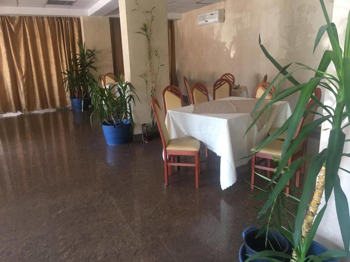 Hotel Dinastia Piteşti Eksteriør bilde