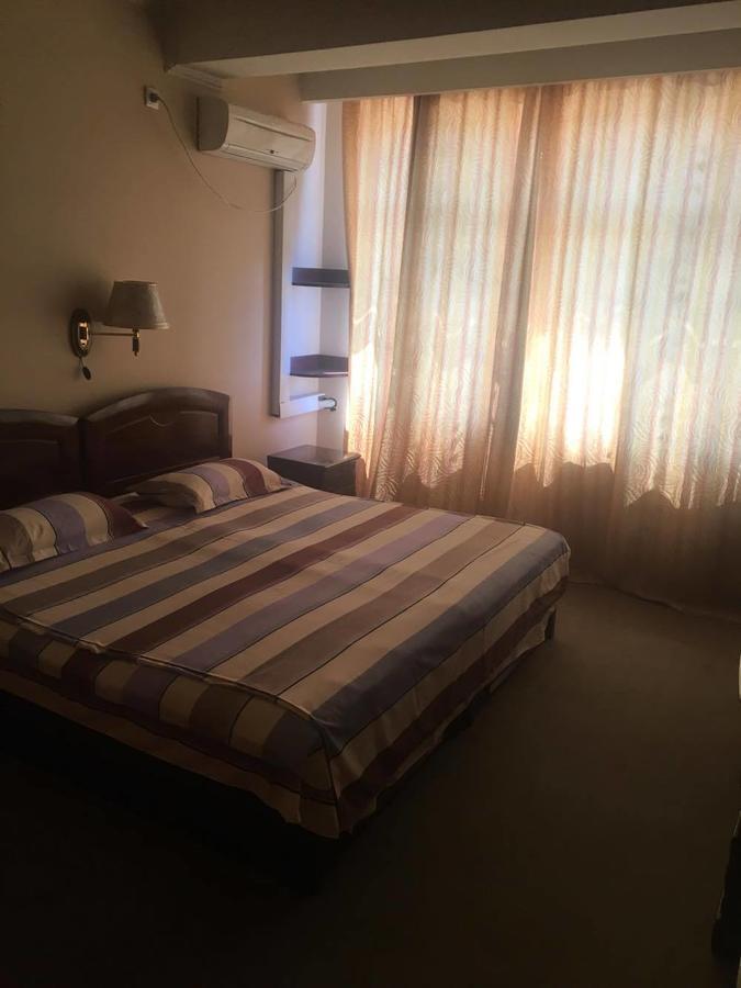 Hotel Dinastia Piteşti Eksteriør bilde