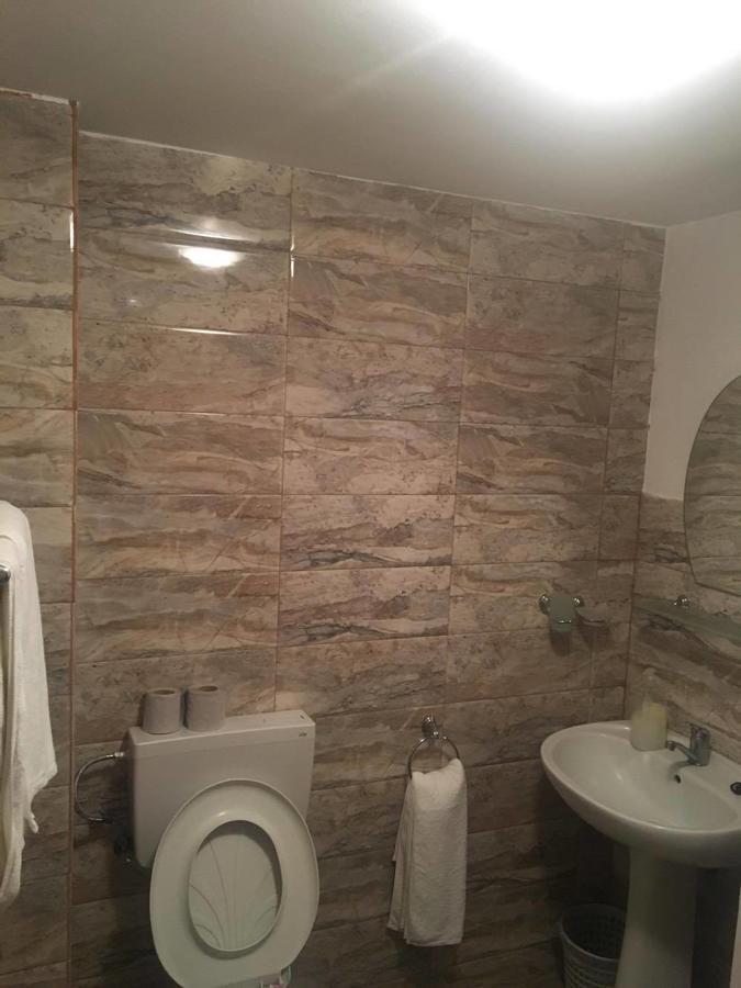 Hotel Dinastia Piteşti Eksteriør bilde