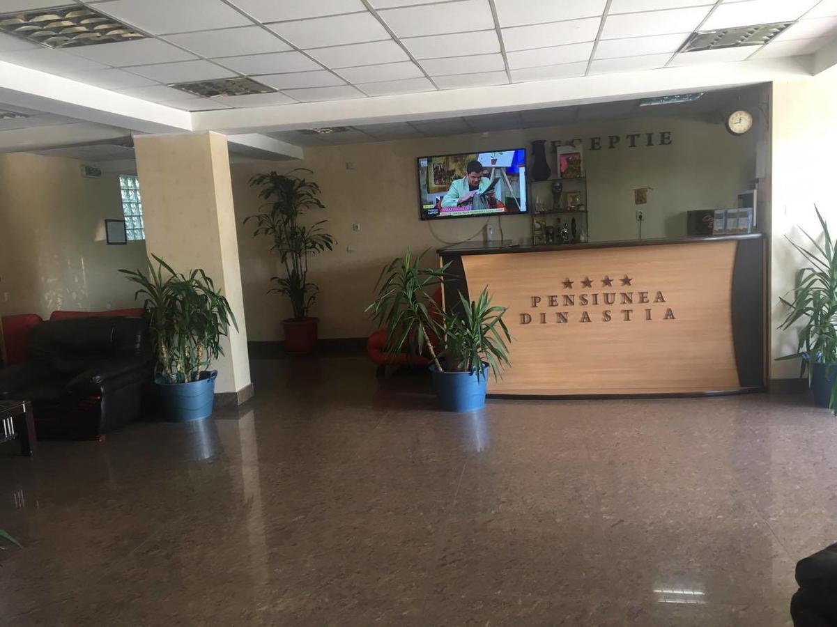 Hotel Dinastia Piteşti Eksteriør bilde