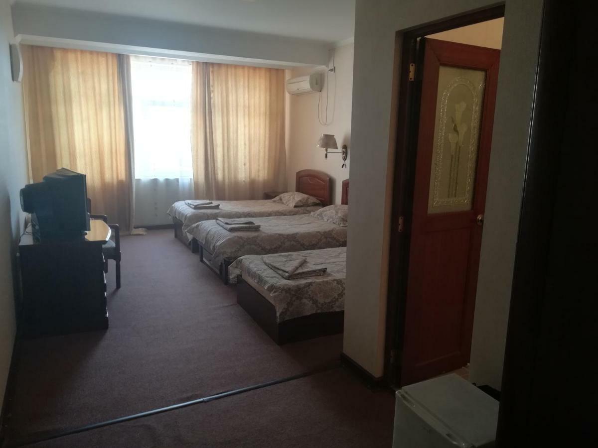Hotel Dinastia Piteşti Eksteriør bilde