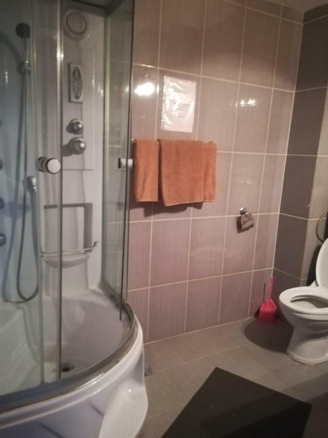 Hotel Dinastia Piteşti Eksteriør bilde